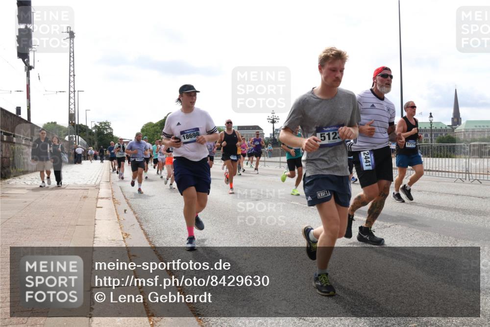 29.06.2025 - hella hamburg halbmarathon Lena Gebhardt http://msf.ph/oto/8429630 29.06.2025 10:19:45 Lombardsbrücke 6444, 18698, 1761, 5123, 2441, 17714, 1110, 1115, 1145, 1154, 1332, 1534, 1708, 2017, 2357, 2405, 2441, 2589, 2795, 2812, 2895, 2918, 2993, 2995, 3446, 3678, 4108, 4110, 4170, 4539, 4562, 4570, 4722, 4979, 5035, 5123, 5251, 5397, 5449, 5849, 5878, 6444, 6542, 6796, 6797, 6872, 6874, 6939, 7137, 7143, 7248, 7249, 7519, 7808, 7836, 7917, 8146, 8427, 8537, 8575, 9856, 10039, 10124, 10129, 10349, 10540, 10594, 10622, 11028, 11036 meine-sportfotos.de