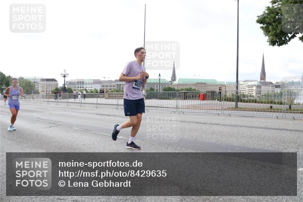 29.06.2025 - hella hamburg halbmarathon Lena Gebhardt http://msf.ph/oto/8429635 29.06.2025 10:07:20 Lombardsbrücke 1175, 6833, 1893, 2032, 2136, 3922, 4262, 4502, 4550, 5242, 5845, 5899, 6196, 6517, 6518, 6707, 6713, 6715, 6833, 7019, 7503, 8744, 9338, 9967, 10283, 10700, 11758, 12418, 12550, 15051, 15673, 16554, 17062, 17895, 18218, 18316, 18721 meine-sportfotos.de