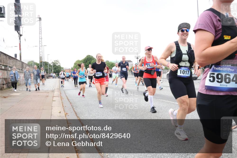 29.06.2025 - hella hamburg halbmarathon Lena Gebhardt http://msf.ph/oto/8429640 29.06.2025 10:54:04 Lombardsbrücke 9503, 557, 1834, 175, 1017, 63, 5964, 1017, 1263, 1687, 1744, 1753, 1762, 1779, 1789, 1822, 2079, 2372, 2600, 2761, 2854, 3055, 3079, 3187, 3188, 3249, 3364, 3465, 3467, 3557, 4323, 4685, 4801, 4838, 5157, 5309, 5430, 5514, 5804, 5817, 5856, 5857, 5898, 5964, 6039, 6192, 6273, 6468, 6583, 6913, 6987, 6988, 6996, 7039, 7498, 7614, 7670, 7874, 7890, 7946, 8867, 8924, 9138, 9203, 9503, 9531, 9572, 9771, 10207, 11354, 11390, 11785 meine-sportfotos.de