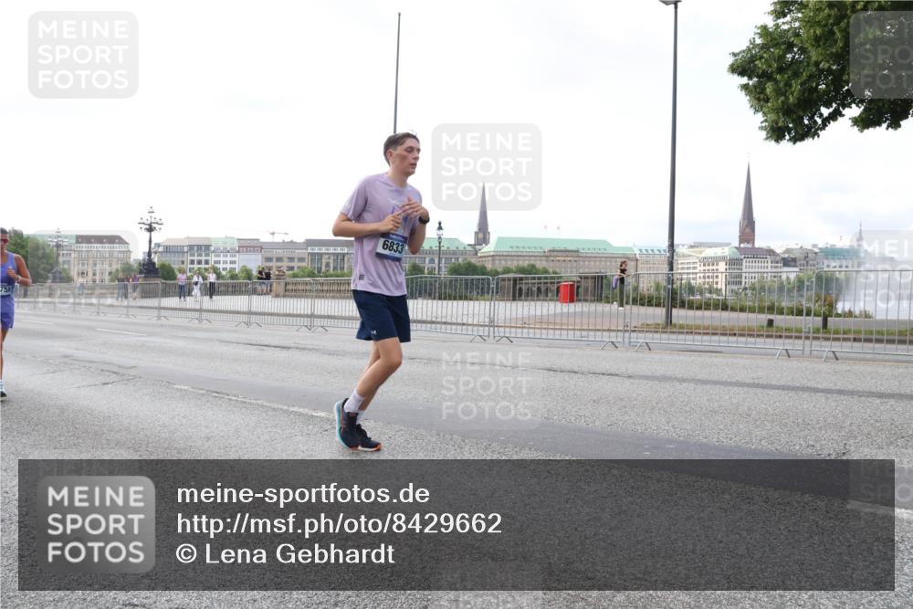29.06.2025 - hella hamburg halbmarathon Lena Gebhardt http://msf.ph/oto/8429662 29.06.2025 10:07:20 Lombardsbrücke 6833, 1893, 2032, 2136, 3922, 4262, 4502, 4550, 5242, 5845, 5899, 6196, 6517, 6518, 6707, 6713, 6715, 6833, 7019, 7503, 8744, 9338, 9967, 10283, 10700, 11758, 12418, 12550, 15051, 15673, 16554, 17062, 17895, 18218, 18316, 18721 meine-sportfotos.de