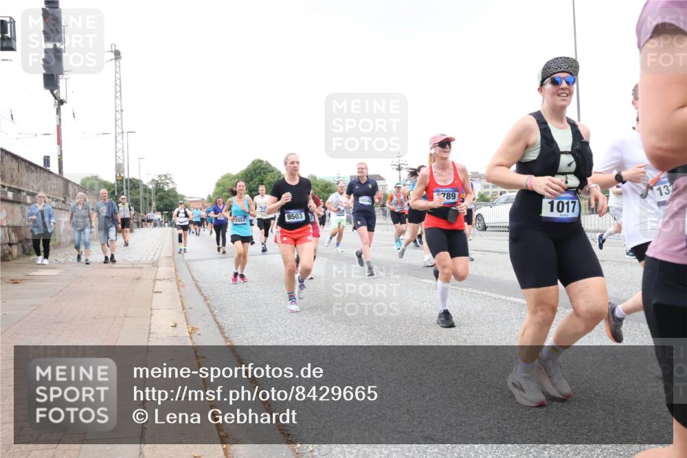 29.06.2025 - hella hamburg halbmarathon Lena Gebhardt http://msf.ph/oto/8429665 29.06.2025 10:54:04 Lombardsbrücke 3557, 9503, 789, 1017, 133, 1017, 1263, 1687, 1744, 1753, 1762, 1779, 1789, 1822, 2079, 2372, 2600, 2761, 2854, 3055, 3079, 3187, 3188, 3249, 3364, 3465, 3467, 3557, 4323, 4685, 4801, 4838, 5157, 5309, 5430, 5514, 5804, 5817, 5856, 5857, 5898, 5964, 6039, 6192, 6273, 6468, 6583, 6913, 6987, 6988, 6996, 7039, 7498, 7614, 7670, 7874, 7890, 7946, 8867, 8924, 9138, 9203, 9503, 9531, 9572, 9771, 10207, 11354, 11390, 11785 meine-sportfotos.de