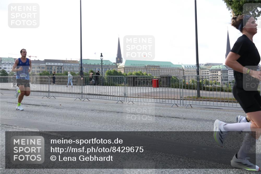 29.06.2025 - hella hamburg halbmarathon Lena Gebhardt http://msf.ph/oto/8429675 29.06.2025 09:44:33 Lombardsbrücke 12337, 1065, 1122, 2021, 2879, 3075, 3845, 3968, 4678, 5308, 5344, 7231, 7349, 7793, 8473, 8731, 8975, 9047, 9079, 10106, 10173, 10222, 10655, 10790, 11877, 12337, 12369, 13606, 13779, 14828, 15268, 15576, 15583, 15655, 15880, 16118, 16736, 17258, 17354, 18567, 18699, 19114 meine-sportfotos.de