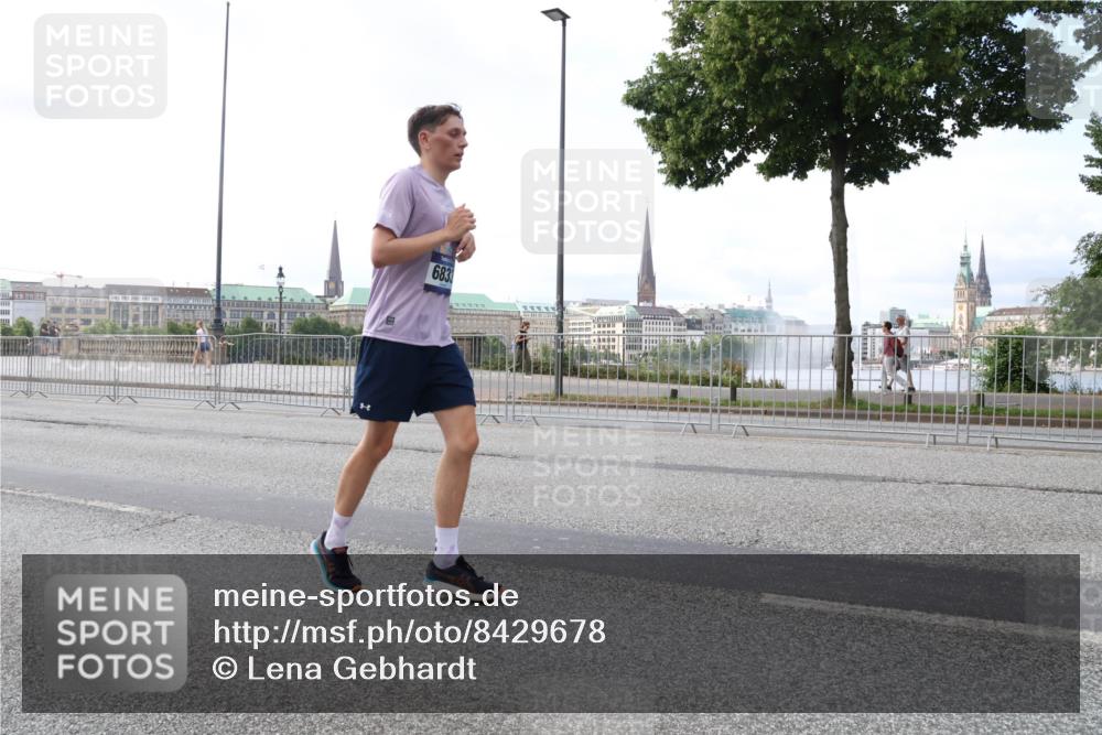 29.06.2025 - hella hamburg halbmarathon Lena Gebhardt http://msf.ph/oto/8429678 29.06.2025 10:07:20 Lombardsbrücke 683, 1893, 2032, 2136, 3922, 4262, 4502, 4550, 5242, 5845, 5899, 6196, 6517, 6518, 6707, 6713, 6715, 6833, 7019, 7503, 8744, 9338, 9967, 10283, 10700, 11758, 12418, 12550, 15051, 15673, 16554, 17062, 17895, 18218, 18316, 18721 meine-sportfotos.de