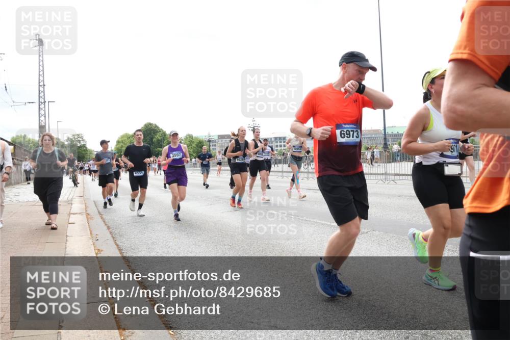 29.06.2025 - hella hamburg halbmarathon Lena Gebhardt http://msf.ph/oto/8429685 29.06.2025 10:43:57 Lombardsbrücke 6334, 3597, 1028, 10553, 6973, 971, 1023, 1026, 1095, 1306, 1310, 1400, 1459, 1802, 1804, 2073, 2186, 2692, 2733, 3065, 3288, 3390, 3596, 3597, 4627, 4636, 4866, 4898, 5001, 5127, 5192, 5201, 5214, 5293, 5370, 5730, 5731, 5890, 5902, 5905, 6036, 6096, 6226, 6334, 6895, 6931, 6971, 6973, 7197, 7205, 7206, 7326, 7489, 7504, 7610, 7818, 8000, 8058, 8233, 8504, 8591, 8763, 8870, 8957, 9073, 9704, 9831, 9879, 10083, 10097, 10200, 10202, 11955 meine-sportfotos.de
