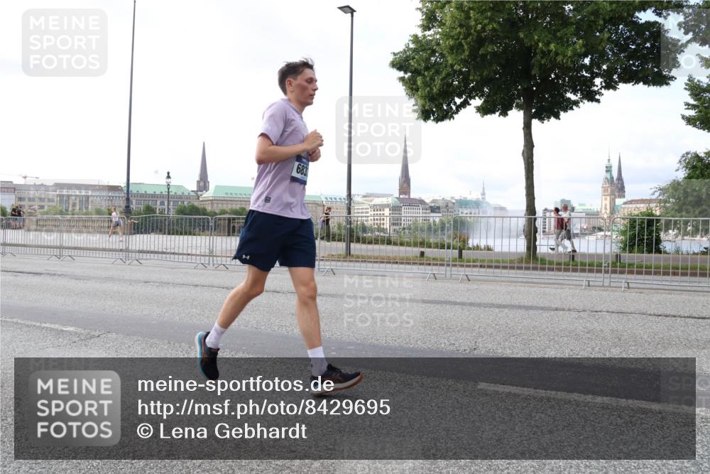 29.06.2025 - hella hamburg halbmarathon Lena Gebhardt http://msf.ph/oto/8429695 29.06.2025 10:07:20 Lombardsbrücke 683, 1893, 2032, 2136, 3922, 4262, 4502, 4550, 5242, 5845, 5899, 6196, 6517, 6518, 6707, 6713, 6715, 6833, 7019, 7503, 8744, 9338, 9967, 10283, 10700, 11758, 12418, 12550, 15051, 15673, 16554, 17062, 17895, 18218, 18316, 18721 meine-sportfotos.de