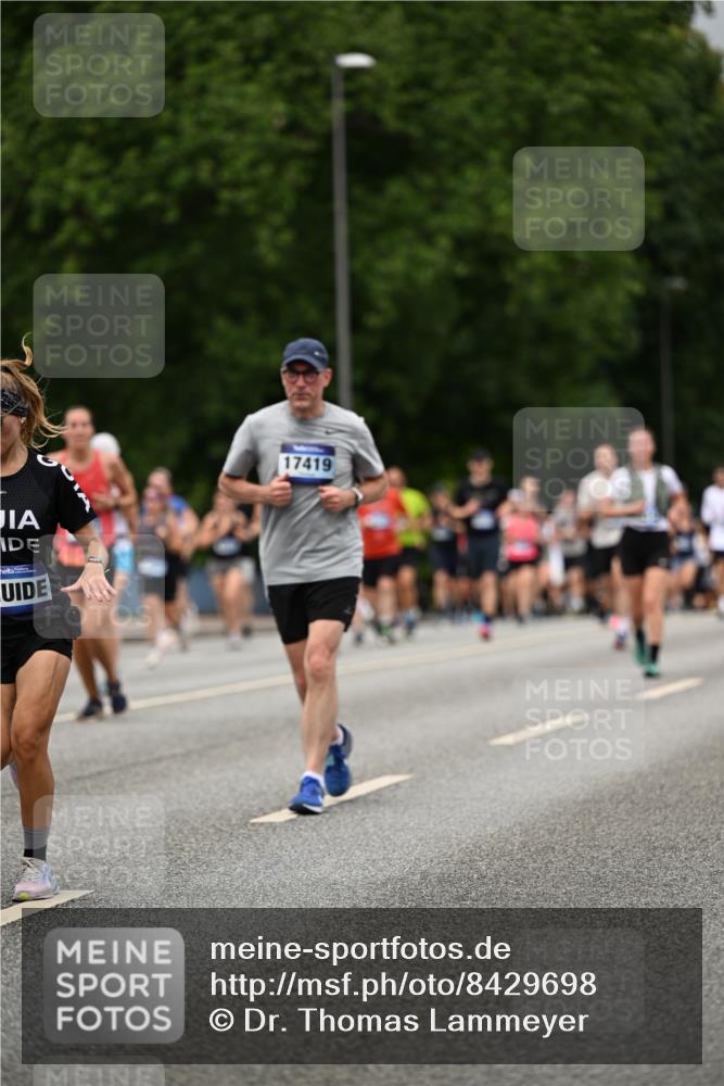 29.06.2025 - hella hamburg halbmarathon Dr. Thomas Lammeyer http://msf.ph/oto/8429698 29.06.2025 10:51:41 Kennedybrücke 1555, 1593, 2162, 2211, 2500, 2537, 2556, 2981, 3277, 3339, 3406, 3407, 3823, 4325, 4342, 5700, 5895, 6995, 7827, 7960, 8131, 8541, 9092, 9557, 9743, 9758, 10511, 10591, 11378 meine-sportfotos.de