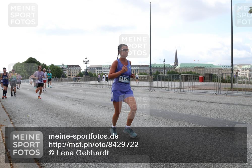 29.06.2025 - hella hamburg halbmarathon Lena Gebhardt http://msf.ph/oto/8429722 29.06.2025 10:07:22 Lombardsbrücke 524, 6517, 4550, 11758, 1893, 2032, 2136, 3922, 4262, 4502, 4550, 5242, 5845, 5899, 6196, 6517, 6518, 6707, 6713, 6715, 6833, 7019, 7503, 8744, 9338, 9967, 10212, 10283, 10700, 11758, 12378, 12418, 12550, 15051, 15673, 16554, 17062, 17895, 18218, 18316, 18721 meine-sportfotos.de