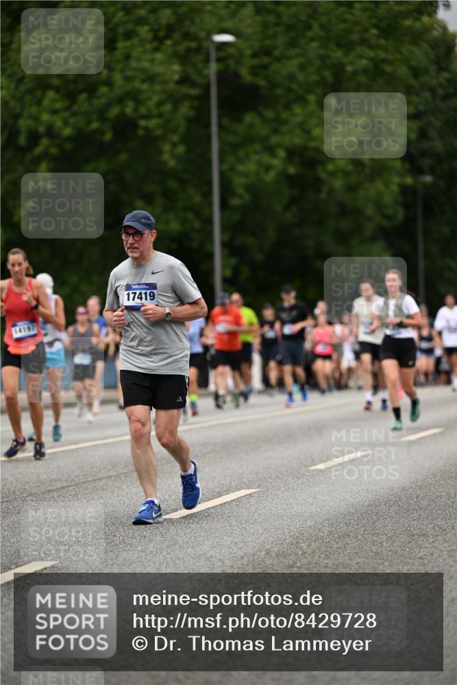 29.06.2025 - hella hamburg halbmarathon Dr. Thomas Lammeyer http://msf.ph/oto/8429728 29.06.2025 10:51:41 Kennedybrücke 1555, 1593, 2162, 2211, 2500, 2537, 2556, 2981, 3277, 3339, 3406, 3407, 3823, 4325, 4342, 5700, 5895, 6995, 7827, 7960, 8131, 8541, 9092, 9557, 9743, 9758, 10511, 10591, 11378 meine-sportfotos.de