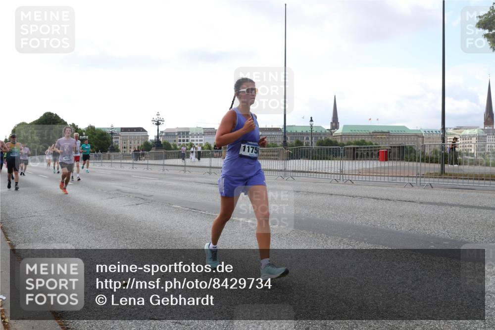 29.06.2025 - hella hamburg halbmarathon Lena Gebhardt http://msf.ph/oto/8429734 29.06.2025 10:07:22 Lombardsbrücke 6517, 4550, 1175, 1893, 2032, 2136, 3922, 4262, 4502, 4550, 5242, 5845, 5899, 6196, 6517, 6518, 6707, 6713, 6715, 6833, 7019, 7503, 8744, 9338, 9967, 10212, 10283, 10700, 11758, 12378, 12418, 12550, 15051, 15673, 16554, 17062, 17895, 18218, 18316, 18721 meine-sportfotos.de
