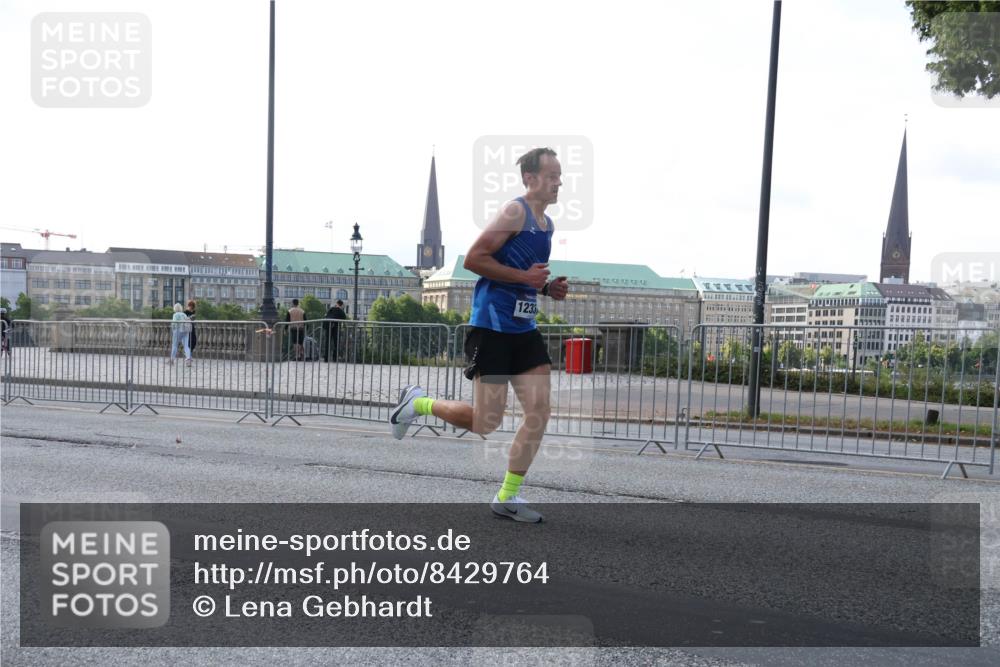 29.06.2025 - hella hamburg halbmarathon Lena Gebhardt http://msf.ph/oto/8429764 29.06.2025 09:44:34 Lombardsbrücke 1235, 1065, 1122, 2021, 2879, 3075, 3845, 3968, 4678, 5344, 7231, 7349, 7793, 8473, 8731, 8975, 9047, 9079, 10106, 10173, 10655, 10790, 11877, 12337, 12369, 13606, 13779, 14828, 15268, 15576, 15583, 15655, 15880, 16118, 16736, 17258, 17354, 18567, 18699, 19114 meine-sportfotos.de