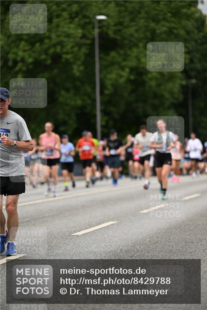29.06.2025 - hella hamburg halbmarathon Dr. Thomas Lammeyer http://msf.ph/oto/8429788 29.06.2025 10:51:42 Kennedybrücke 1555, 1593, 2162, 2211, 2500, 2537, 2556, 2981, 3277, 3339, 3823, 4325, 4342, 5700, 5895, 6995, 7827, 7960, 8131, 8541, 9092, 9557, 9743, 9758, 10511, 11276, 11378 meine-sportfotos.de