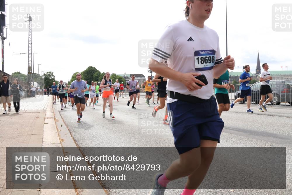 29.06.2025 - hella hamburg halbmarathon Lena Gebhardt http://msf.ph/oto/8429793 29.06.2025 10:19:46 Lombardsbrücke 16444, 2405, 18698, 7836, 1110, 1115, 1145, 1154, 1332, 1534, 1708, 2017, 2064, 2357, 2405, 2441, 2589, 2795, 2812, 2895, 2918, 2993, 2995, 3278, 3446, 3678, 4108, 4110, 4170, 4539, 4562, 4570, 4722, 4979, 5035, 5123, 5251, 5397, 5449, 5849, 5878, 6444, 6796, 6797, 6872, 6874, 6939, 7137, 7143, 7248, 7249, 7519, 7808, 7836, 7917, 8146, 8387, 8427, 8537, 8575, 9856, 10039, 10349, 10540, 10594, 10622, 11028, 11036 meine-sportfotos.de