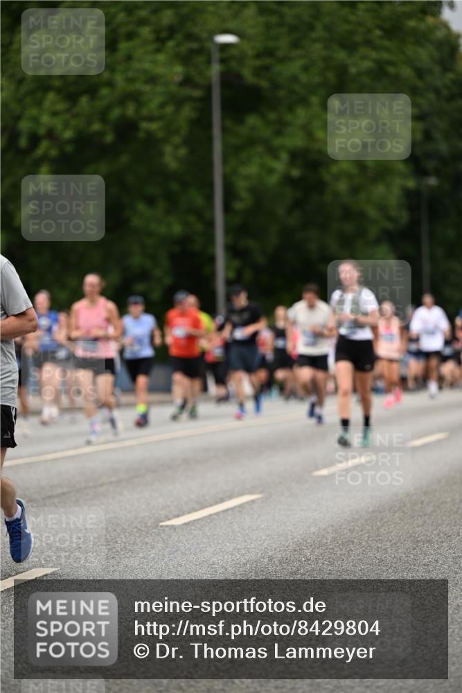 29.06.2025 - hella hamburg halbmarathon Dr. Thomas Lammeyer http://msf.ph/oto/8429804 29.06.2025 10:51:43 Kennedybrücke 1555, 1593, 1618, 2162, 2211, 2500, 2556, 2981, 3277, 3339, 3823, 4325, 4342, 5700, 5895, 6995, 7240, 7827, 7960, 8131, 8541, 9092, 9743, 9758, 10511, 11276, 11378 meine-sportfotos.de