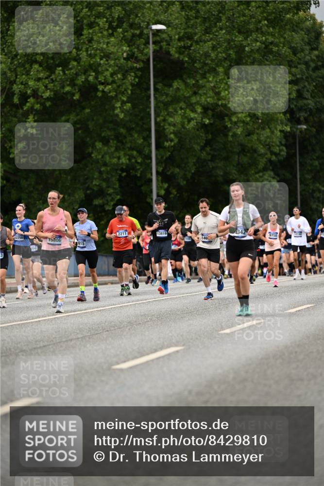 29.06.2025 - hella hamburg halbmarathon Dr. Thomas Lammeyer http://msf.ph/oto/8429810 29.06.2025 10:51:43 Kennedybrücke 1555, 1593, 1618, 2162, 2211, 2500, 2556, 2981, 3277, 3339, 3823, 4325, 4342, 5700, 5895, 6995, 7240, 7827, 7960, 8131, 8541, 9092, 9743, 9758, 10511, 11276, 11378 meine-sportfotos.de