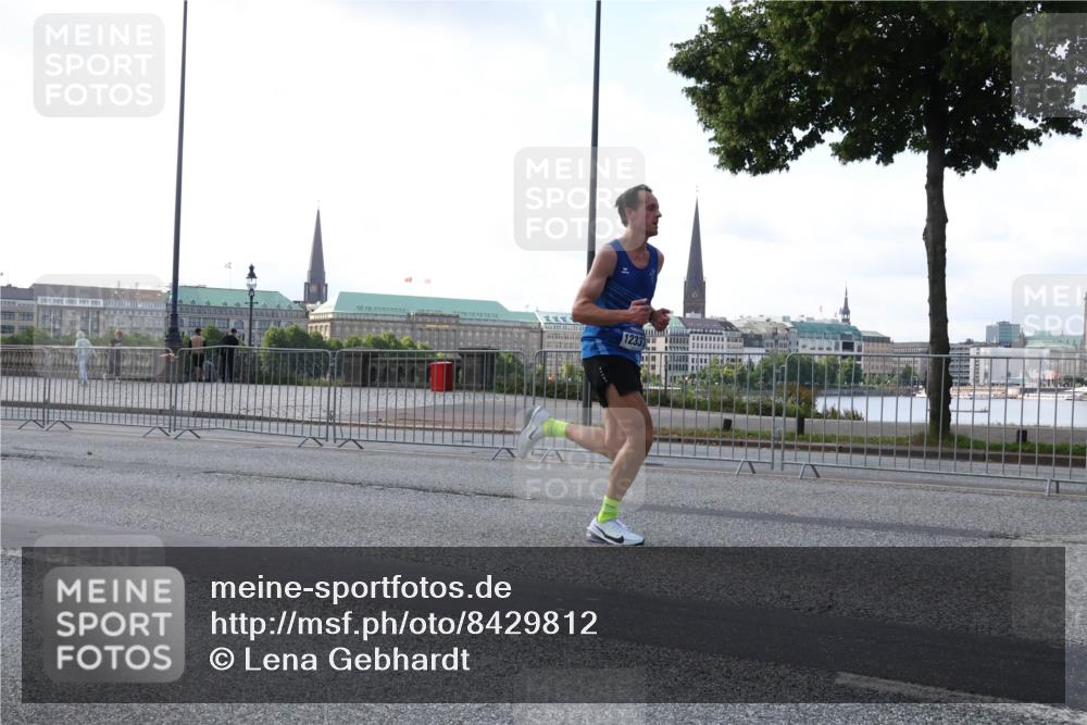 29.06.2025 - hella hamburg halbmarathon Lena Gebhardt http://msf.ph/oto/8429812 29.06.2025 09:44:34 Lombardsbrücke 5999, 1233, 1065, 1122, 2021, 2879, 3075, 3845, 3968, 4678, 5344, 7231, 7349, 7793, 8473, 8731, 8975, 9047, 9079, 10106, 10173, 10655, 10790, 11877, 12337, 12369, 13606, 13779, 14828, 15268, 15576, 15583, 15655, 15880, 16118, 16736, 17258, 17354, 18567, 18699, 19114 meine-sportfotos.de