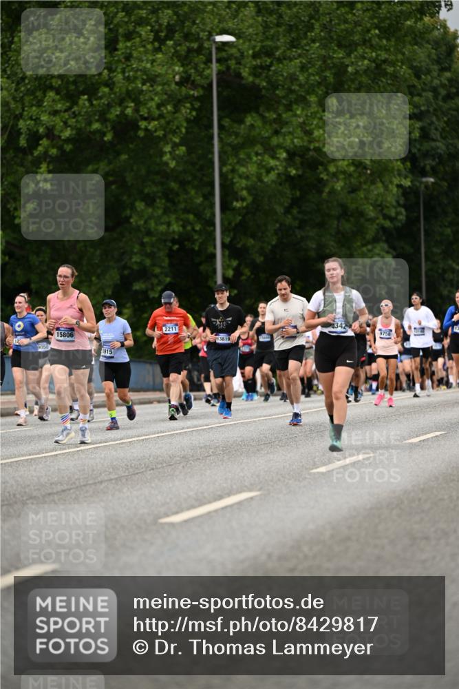 29.06.2025 - hella hamburg halbmarathon Dr. Thomas Lammeyer http://msf.ph/oto/8429817 29.06.2025 10:51:43 Kennedybrücke 1555, 1593, 1618, 2162, 2211, 2500, 2556, 2981, 3277, 3339, 3823, 4325, 4342, 5700, 5895, 6995, 7240, 7827, 7960, 8131, 8541, 9092, 9743, 9758, 10511, 11276, 11378 meine-sportfotos.de