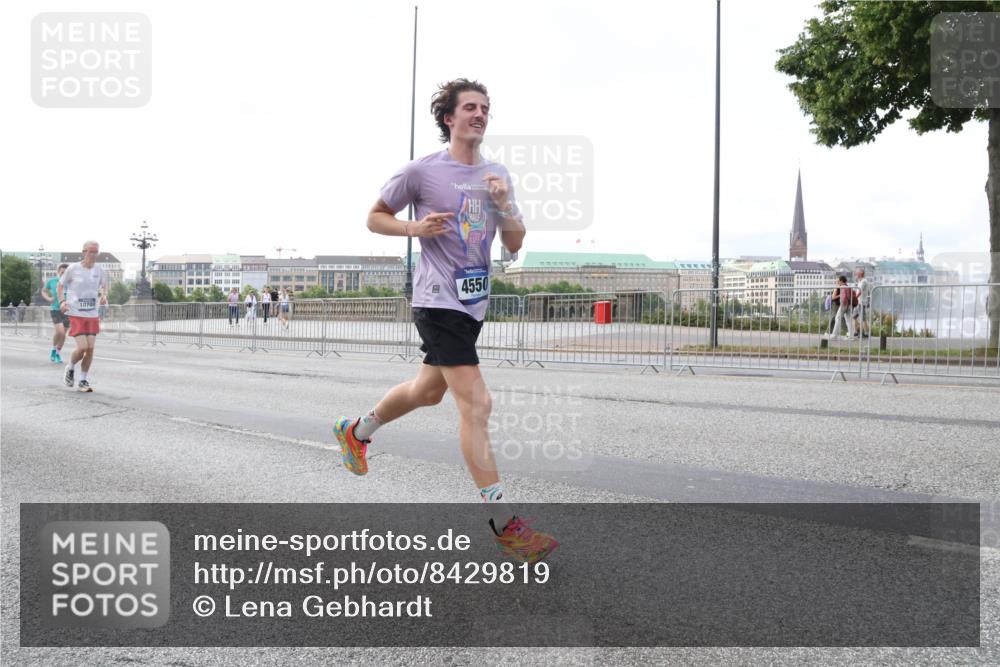 29.06.2025 - hella hamburg halbmarathon Lena Gebhardt http://msf.ph/oto/8429819 29.06.2025 10:07:24 Lombardsbrücke 10700, 4550, 1893, 2032, 2136, 3922, 4262, 4502, 4550, 5242, 5845, 5899, 6196, 6517, 6518, 6707, 6713, 6715, 6833, 7019, 7503, 8744, 9338, 9967, 10212, 10283, 10700, 11758, 12378, 12550, 15051, 15673, 16554, 17062, 17895, 18218, 18316, 18721, 19134 meine-sportfotos.de