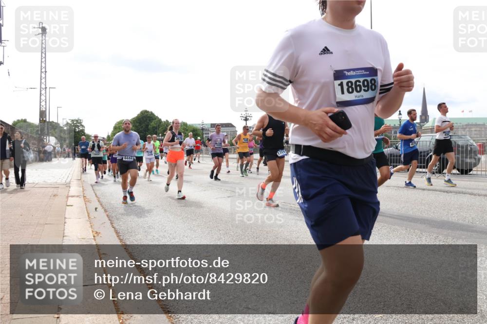 29.06.2025 - hella hamburg halbmarathon Lena Gebhardt http://msf.ph/oto/8429820 29.06.2025 10:19:47 Lombardsbrücke 6444, 3678, 1761, 18698, 1110, 1115, 1145, 1154, 1332, 1534, 1708, 2017, 2064, 2357, 2405, 2441, 2589, 2795, 2812, 2895, 2918, 2993, 2995, 3278, 3446, 3678, 4108, 4110, 4170, 4539, 4562, 4570, 4722, 4979, 5035, 5123, 5251, 5397, 5449, 5849, 5878, 6444, 6796, 6797, 6872, 6874, 6939, 7137, 7143, 7248, 7249, 7519, 7808, 7836, 7917, 8146, 8387, 8427, 8537, 8575, 8738, 9856, 10039, 10349, 10540, 10594, 10622, 10701, 11028, 11036 meine-sportfotos.de