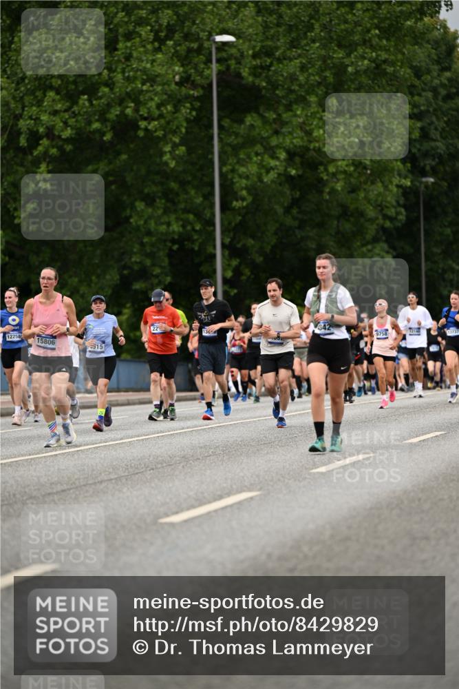 29.06.2025 - hella hamburg halbmarathon Dr. Thomas Lammeyer http://msf.ph/oto/8429829 29.06.2025 10:51:43 Kennedybrücke 1555, 1593, 1618, 2162, 2211, 2500, 2556, 2981, 3277, 3339, 3823, 4325, 4342, 5700, 5895, 6995, 7240, 7827, 7960, 8131, 8541, 9092, 9743, 9758, 10511, 11276, 11378 meine-sportfotos.de