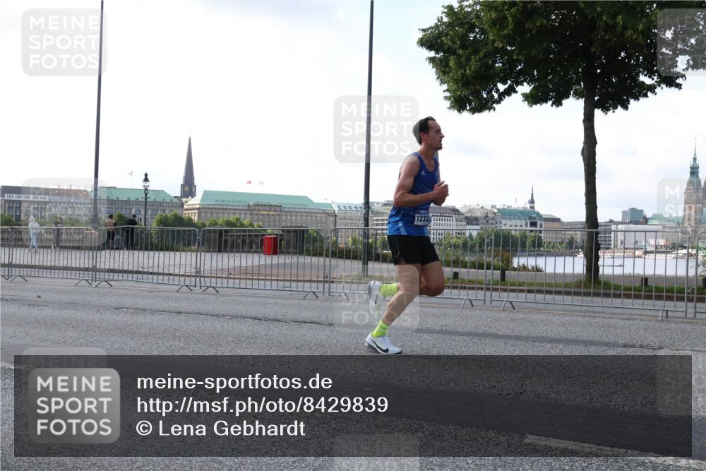 29.06.2025 - hella hamburg halbmarathon Lena Gebhardt http://msf.ph/oto/8429839 29.06.2025 09:44:34 Lombardsbrücke 1233, 1065, 1122, 2021, 2879, 3075, 3845, 3968, 4678, 5344, 7231, 7349, 7793, 8473, 8731, 8975, 9047, 9079, 10106, 10173, 10655, 10790, 11877, 12337, 12369, 13606, 13779, 14828, 15268, 15576, 15583, 15655, 15880, 16118, 16736, 17258, 17354, 18567, 18699, 19114 meine-sportfotos.de