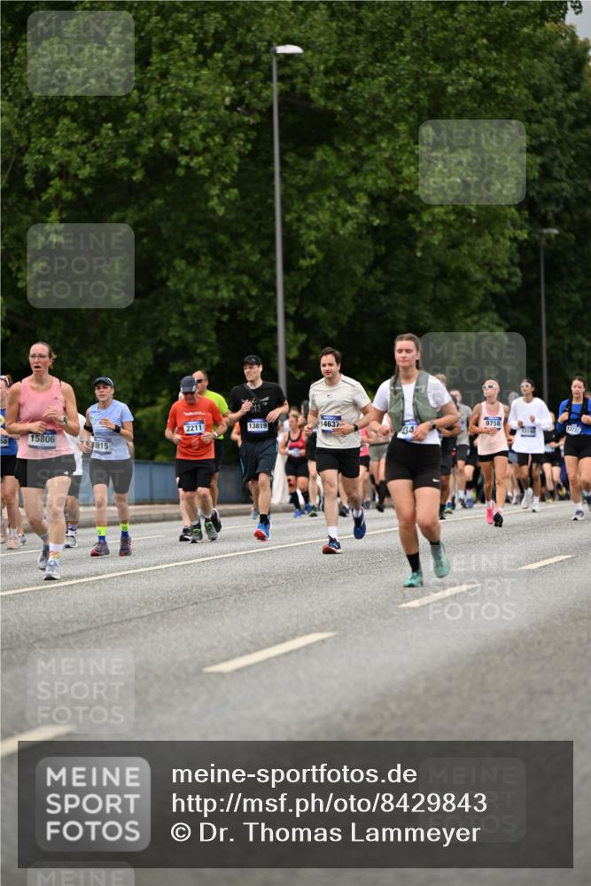 29.06.2025 - hella hamburg halbmarathon Dr. Thomas Lammeyer http://msf.ph/oto/8429843 29.06.2025 10:51:44 Kennedybrücke 1555, 1593, 1618, 2211, 2500, 2556, 2981, 3277, 3339, 3823, 4325, 4342, 5700, 5895, 6995, 7240, 7827, 7960, 8131, 8541, 9092, 9743, 9758, 10511, 11276, 11378 meine-sportfotos.de