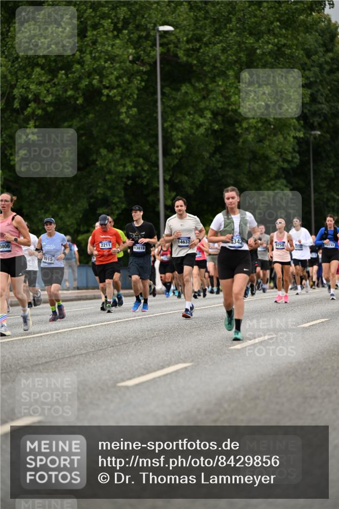 29.06.2025 - hella hamburg halbmarathon Dr. Thomas Lammeyer http://msf.ph/oto/8429856 29.06.2025 10:51:44 Kennedybrücke 1555, 1593, 1618, 2211, 2500, 2556, 2981, 3277, 3339, 3823, 4325, 4342, 5700, 5895, 6995, 7240, 7827, 7960, 8131, 8541, 9092, 9743, 9758, 10511, 11276, 11378 meine-sportfotos.de
