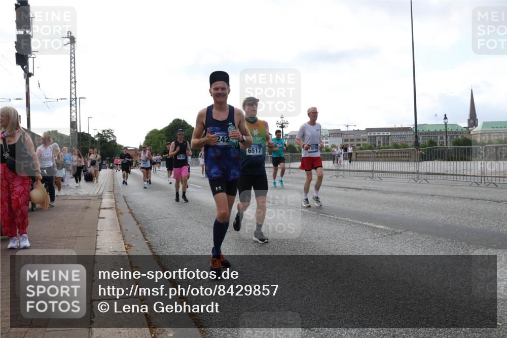 29.06.2025 - hella hamburg halbmarathon Lena Gebhardt http://msf.ph/oto/8429857 29.06.2025 10:07:25 Lombardsbrücke 6518, 242, 6517, 15473, 0700, 1173, 1893, 2032, 2136, 2190, 3922, 4262, 4502, 4550, 5242, 5899, 6196, 6517, 6518, 6707, 6713, 6715, 6833, 7019, 7503, 8744, 9338, 9967, 10212, 10283, 10700, 11758, 12378, 12550, 15051, 15673, 16241, 17062, 17895, 18218, 18316, 18721, 19134 meine-sportfotos.de