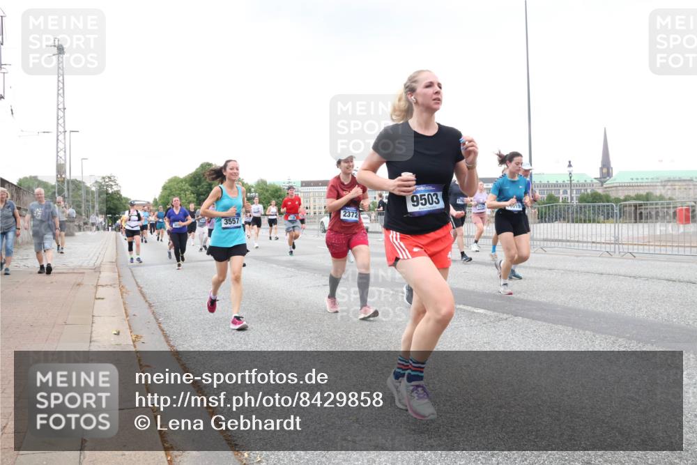 29.06.2025 - hella hamburg halbmarathon Lena Gebhardt http://msf.ph/oto/8429858 29.06.2025 10:54:06 Lombardsbrücke 30, 3557, 2372, 9503, 176, 019, 1017, 1263, 1687, 1744, 1753, 1762, 1779, 1789, 1822, 2079, 2372, 2600, 2761, 2854, 3055, 3079, 3187, 3188, 3249, 3364, 3465, 3467, 3557, 4323, 4685, 4720, 4801, 4838, 5157, 5309, 5430, 5514, 5804, 5817, 5856, 5898, 5964, 6039, 6192, 6273, 6468, 6583, 6913, 6987, 6988, 7039, 7498, 7614, 7670, 7874, 7946, 8801, 8803, 8867, 8924, 9138, 9203, 9503, 9531, 9572, 9771, 10207, 11354, 11390, 11785 meine-sportfotos.de