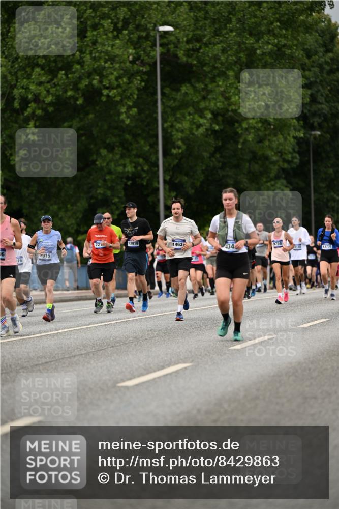 29.06.2025 - hella hamburg halbmarathon Dr. Thomas Lammeyer http://msf.ph/oto/8429863 29.06.2025 10:51:44 Kennedybrücke 1555, 1593, 1618, 2211, 2500, 2556, 2981, 3277, 3339, 3823, 4325, 4342, 5700, 5895, 6995, 7240, 7827, 7960, 8131, 8541, 9092, 9743, 9758, 10511, 11276, 11378 meine-sportfotos.de