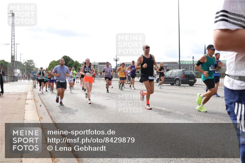 29.06.2025 - hella hamburg halbmarathon Lena Gebhardt http://msf.ph/oto/8429879 29.06.2025 10:19:47 Lombardsbrücke 6444, 3678, 8427, 7836, 4570, 1110, 1115, 1145, 1154, 1332, 1534, 1708, 2017, 2064, 2357, 2405, 2441, 2589, 2795, 2812, 2895, 2918, 2993, 2995, 3278, 3446, 3678, 4108, 4110, 4170, 4539, 4562, 4570, 4722, 4979, 5035, 5123, 5251, 5397, 5449, 5849, 5878, 6444, 6796, 6797, 6872, 6874, 6939, 7137, 7143, 7248, 7249, 7519, 7808, 7836, 7917, 8146, 8387, 8427, 8537, 8575, 8738, 9856, 10039, 10349, 10540, 10594, 10622, 10701, 11028, 11036 meine-sportfotos.de