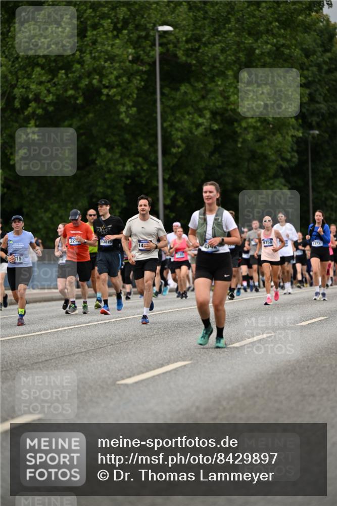 29.06.2025 - hella hamburg halbmarathon Dr. Thomas Lammeyer http://msf.ph/oto/8429897 29.06.2025 10:51:45 Kennedybrücke 1555, 1593, 1618, 2211, 2491, 2500, 2556, 2981, 3277, 3823, 4325, 4342, 5700, 5895, 7240, 7827, 8131, 8541, 9092, 9743, 9758, 10511, 11276, 11378 meine-sportfotos.de