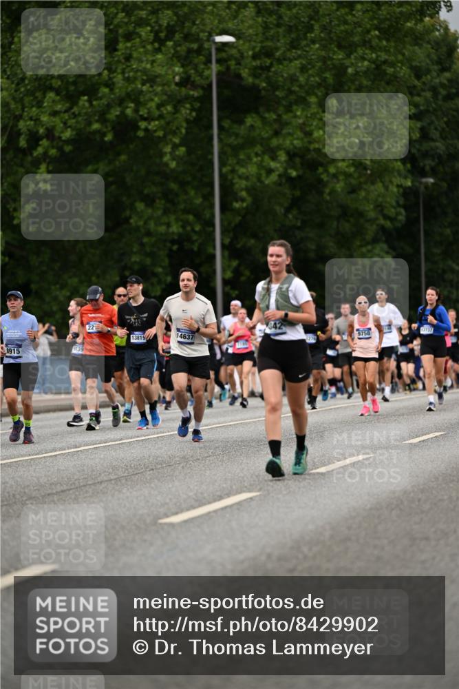 29.06.2025 - hella hamburg halbmarathon Dr. Thomas Lammeyer http://msf.ph/oto/8429902 29.06.2025 10:51:45 Kennedybrücke 1555, 1593, 1618, 2211, 2491, 2500, 2556, 2981, 3277, 3823, 4325, 4342, 5700, 5895, 7240, 7827, 8131, 8541, 9092, 9743, 9758, 10511, 11276, 11378 meine-sportfotos.de