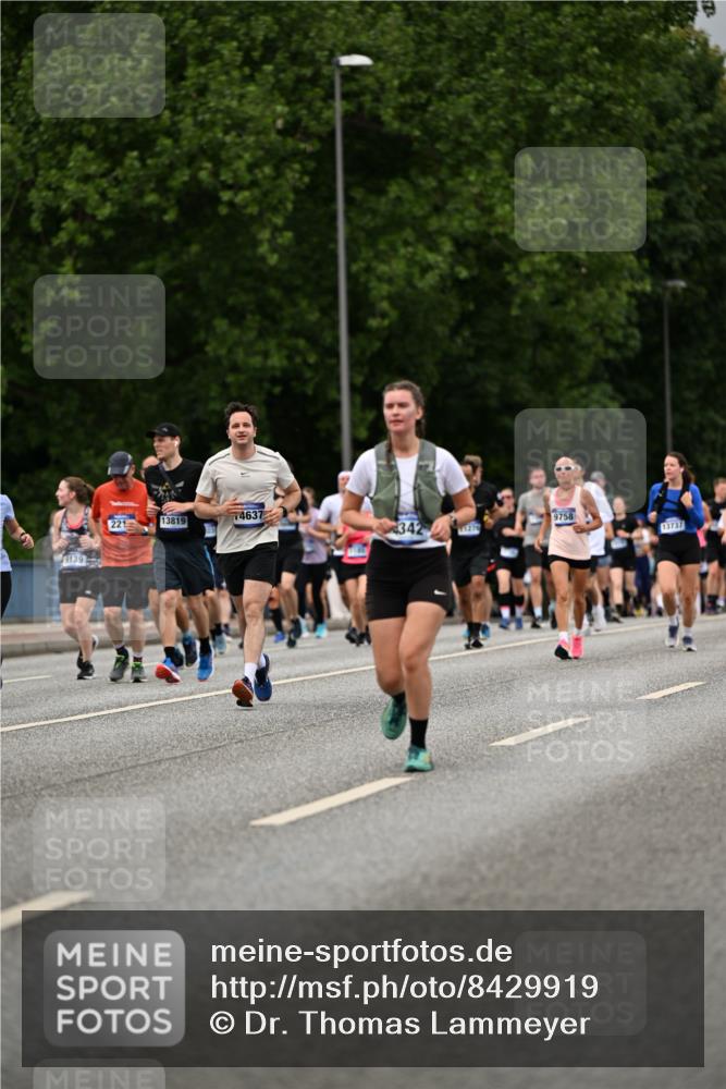 29.06.2025 - hella hamburg halbmarathon Dr. Thomas Lammeyer http://msf.ph/oto/8429919 29.06.2025 10:51:45 Kennedybrücke 1555, 1593, 1618, 2211, 2491, 2500, 2556, 2981, 3277, 3823, 4325, 4342, 5700, 5895, 7240, 7827, 8131, 8541, 9092, 9743, 9758, 10511, 11276, 11378 meine-sportfotos.de
