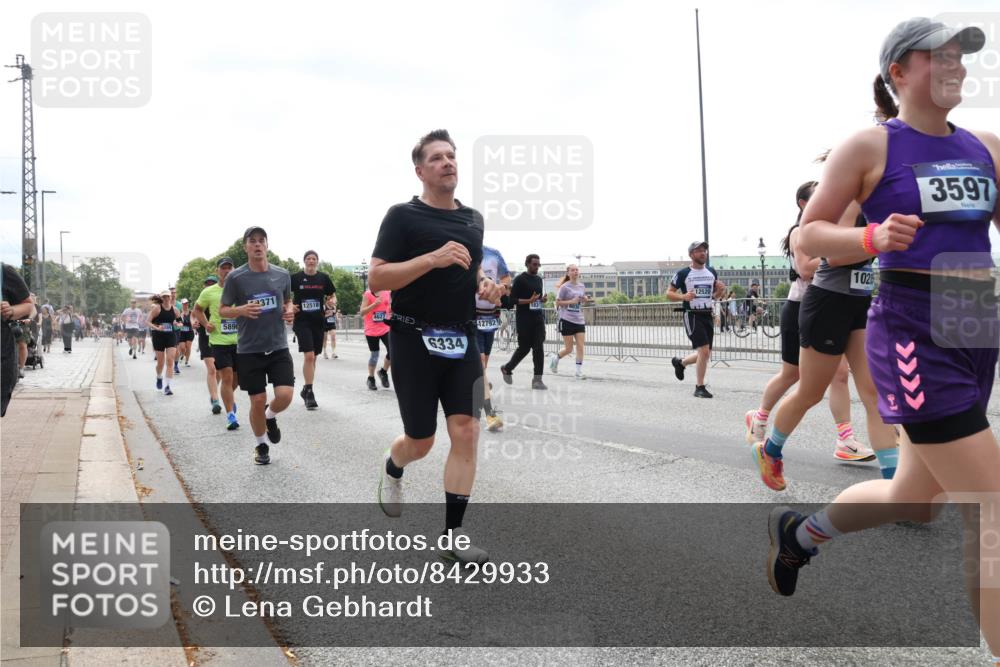 29.06.2025 - hella hamburg halbmarathon Lena Gebhardt http://msf.ph/oto/8429933 29.06.2025 10:43:59 Lombardsbrücke 5890, 2371, 12518, 462, 6334, 12792, 12520, 102, 3597, 1023, 1026, 1095, 1306, 1310, 1400, 1459, 1802, 1804, 2073, 2186, 2692, 2733, 3065, 3288, 3390, 3596, 3597, 4627, 4636, 4866, 4898, 5001, 5127, 5192, 5201, 5214, 5293, 5730, 5731, 5890, 5902, 5905, 6036, 6096, 6226, 6334, 6895, 6931, 6971, 6973, 7197, 7205, 7206, 7326, 7489, 7504, 7610, 7818, 8000, 8058, 8233, 8504, 8591, 8763, 8870, 8957, 9073, 9510, 9704, 9831, 9879, 10083, 10097, 10200, 10202, 10223, 11955 meine-sportfotos.de