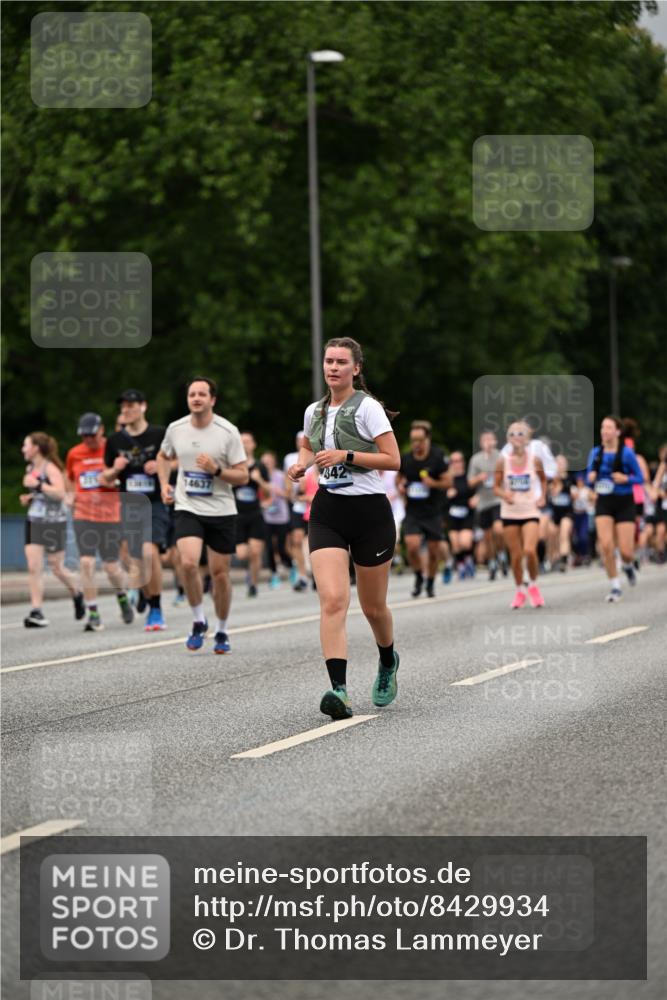 29.06.2025 - hella hamburg halbmarathon Dr. Thomas Lammeyer http://msf.ph/oto/8429934 29.06.2025 10:51:46 Kennedybrücke 1073, 1555, 1593, 1618, 2211, 2320, 2491, 2500, 2556, 2981, 3277, 3823, 4325, 4342, 5700, 5895, 7240, 7827, 8158, 9092, 9743, 9758, 10511, 11276, 11378 meine-sportfotos.de