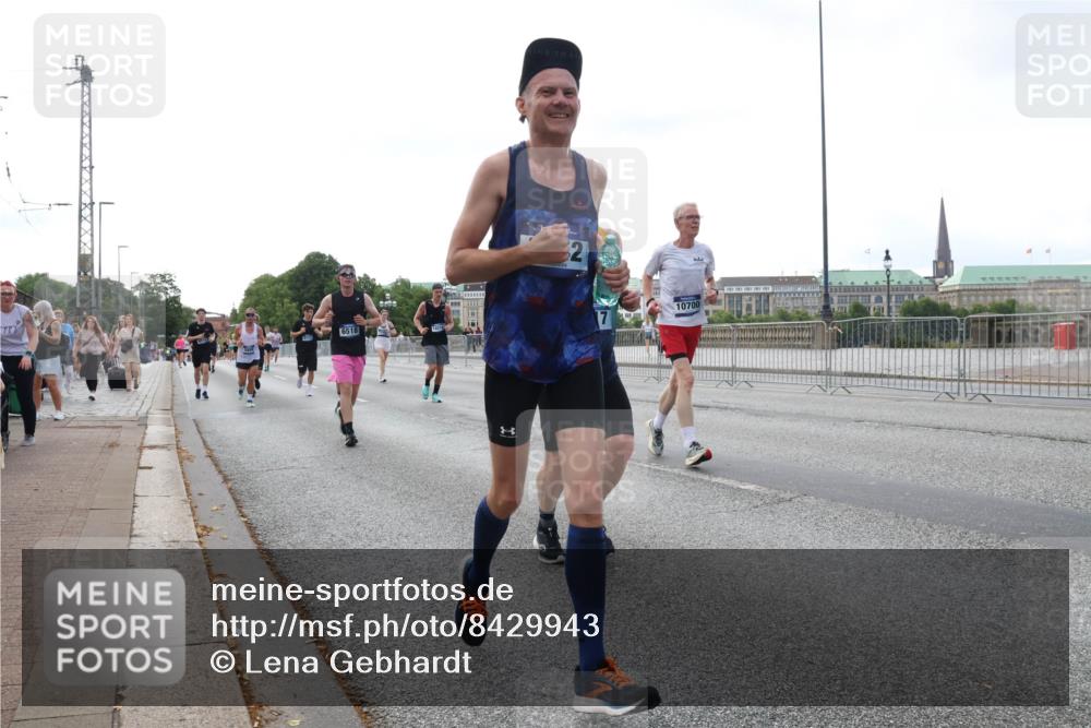 29.06.2025 - hella hamburg halbmarathon Lena Gebhardt http://msf.ph/oto/8429943 29.06.2025 10:07:26 Lombardsbrücke 6518, 2, 10700, 1173, 1893, 2032, 2136, 2190, 3922, 4262, 4502, 4550, 5242, 5899, 6196, 6517, 6518, 6707, 6713, 6715, 6833, 7019, 7503, 8744, 9338, 9967, 10212, 10283, 10700, 11758, 12378, 12550, 15051, 15673, 16241, 17062, 17895, 18218, 18316, 18721, 19134 meine-sportfotos.de