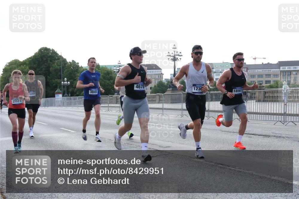 29.06.2025 - hella hamburg halbmarathon Lena Gebhardt http://msf.ph/oto/8429951 29.06.2025 09:44:36 Lombardsbrücke 15268, 202, 3845, 4678, 1236, 18567, 1065, 1122, 2021, 2879, 3075, 3845, 3968, 4678, 5344, 7231, 7349, 7793, 8473, 8731, 8975, 9047, 9079, 10106, 10156, 10173, 10655, 10790, 11877, 12287, 12337, 12369, 13779, 13956, 14828, 15268, 15576, 15583, 15655, 15880, 16118, 16736, 17258, 17354, 18567, 18699, 19114 meine-sportfotos.de