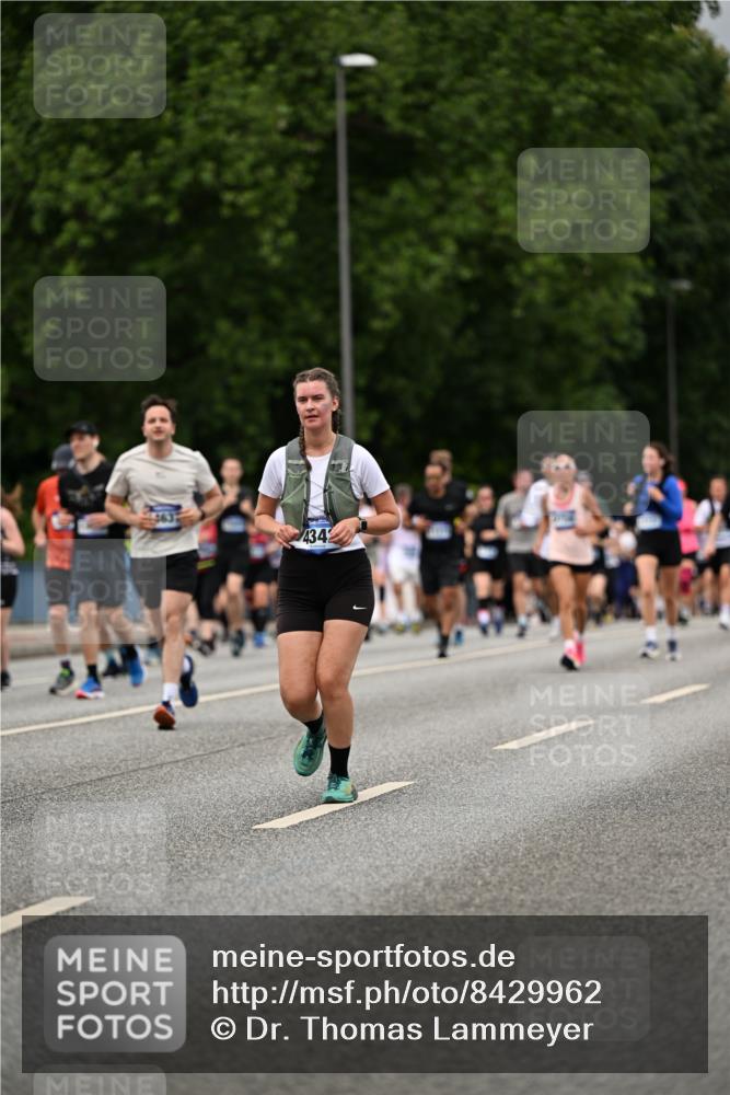 29.06.2025 - hella hamburg halbmarathon Dr. Thomas Lammeyer http://msf.ph/oto/8429962 29.06.2025 10:51:46 Kennedybrücke 1073, 1555, 1593, 1618, 2211, 2320, 2491, 2500, 2556, 2981, 3277, 3823, 4325, 4342, 5700, 5895, 7240, 7827, 8158, 9092, 9743, 9758, 10511, 11276, 11378 meine-sportfotos.de