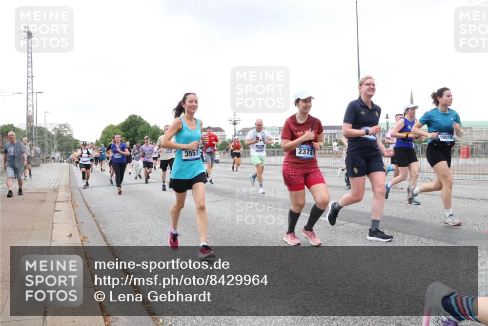 29.06.2025 - hella hamburg halbmarathon Lena Gebhardt http://msf.ph/oto/8429964 29.06.2025 10:54:06 Lombardsbrücke 3079, 3557, 9133, 12611, 2372, 19019, 1017, 1263, 1687, 1744, 1753, 1762, 1779, 1789, 1822, 2079, 2372, 2600, 2761, 2854, 3055, 3079, 3187, 3188, 3249, 3364, 3465, 3467, 3557, 4323, 4685, 4720, 4801, 4838, 5157, 5309, 5430, 5514, 5804, 5817, 5856, 5898, 5964, 6039, 6192, 6273, 6468, 6583, 6913, 6987, 6988, 7039, 7498, 7614, 7670, 7874, 7946, 8801, 8803, 8867, 8924, 9138, 9203, 9503, 9531, 9572, 9771, 10207, 11354, 11390, 11785 meine-sportfotos.de