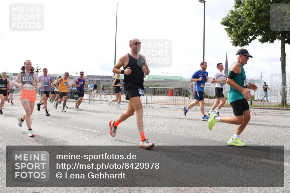 29.06.2025 - hella hamburg halbmarathon Lena Gebhardt http://msf.ph/oto/8429978 29.06.2025 10:19:48 Lombardsbrücke 5878, 3678, 10594, 2405, 1110, 1115, 1145, 1154, 1332, 1534, 1708, 2017, 2064, 2357, 2405, 2441, 2589, 2795, 2812, 2895, 2918, 2993, 2995, 3278, 3446, 3678, 4108, 4110, 4170, 4539, 4562, 4570, 4722, 4979, 5035, 5123, 5251, 5397, 5449, 5849, 5878, 6444, 6796, 6797, 6872, 6874, 6939, 7137, 7143, 7248, 7249, 7519, 7808, 7836, 7917, 8146, 8387, 8427, 8537, 8575, 8738, 9856, 10349, 10540, 10594, 10622, 10701, 11028, 11036 meine-sportfotos.de