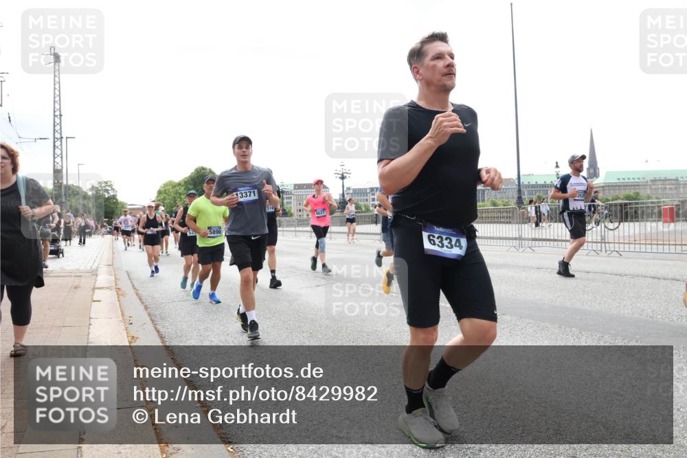 29.06.2025 - hella hamburg halbmarathon Lena Gebhardt http://msf.ph/oto/8429982 29.06.2025 10:43:59 Lombardsbrücke 5890, 13371, 518, 4627, 6334, 252, 1023, 1026, 1095, 1306, 1310, 1400, 1459, 1802, 1804, 2073, 2186, 2692, 2733, 3065, 3288, 3390, 3596, 3597, 4627, 4636, 4866, 4898, 5001, 5127, 5192, 5201, 5214, 5293, 5730, 5731, 5890, 5902, 5905, 6036, 6096, 6226, 6334, 6895, 6931, 6971, 6973, 7197, 7205, 7206, 7326, 7489, 7504, 7610, 7818, 8000, 8058, 8233, 8504, 8591, 8763, 8870, 8957, 9073, 9510, 9704, 9831, 9879, 10083, 10097, 10200, 10202, 10223, 11955 meine-sportfotos.de