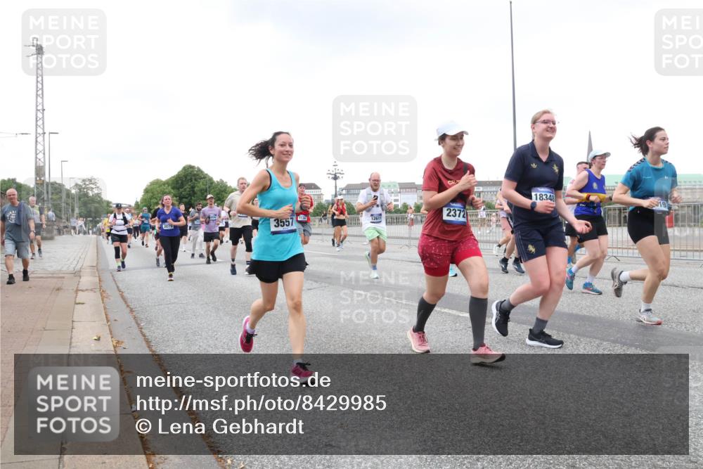 29.06.2025 - hella hamburg halbmarathon Lena Gebhardt http://msf.ph/oto/8429985 29.06.2025 10:54:06 Lombardsbrücke 3079, 3557, 9138, 12611, 2372, 18348, 1017, 1263, 1687, 1744, 1753, 1762, 1779, 1789, 1822, 2079, 2372, 2600, 2761, 2854, 3055, 3079, 3187, 3188, 3249, 3364, 3465, 3467, 3557, 4323, 4685, 4720, 4801, 4838, 5157, 5309, 5430, 5514, 5804, 5817, 5856, 5898, 5964, 6039, 6192, 6273, 6468, 6583, 6913, 6987, 6988, 7039, 7498, 7614, 7670, 7874, 7946, 8801, 8803, 8867, 8924, 9138, 9203, 9503, 9531, 9572, 9771, 10207, 11354, 11390, 11785 meine-sportfotos.de