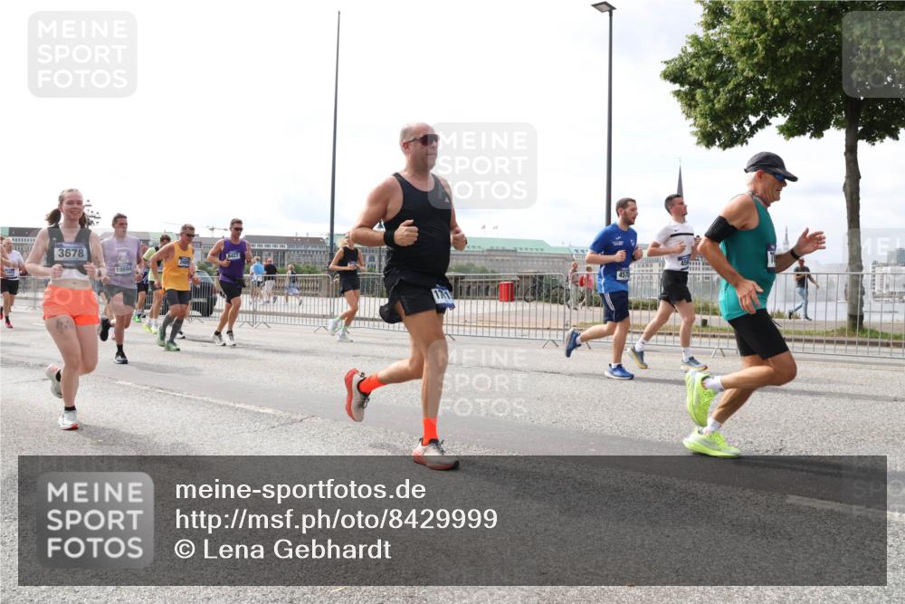 29.06.2025 - hella hamburg halbmarathon Lena Gebhardt http://msf.ph/oto/8429999 29.06.2025 10:19:48 Lombardsbrücke 3678, 8427, 2405, 10594, 1110, 1115, 1145, 1154, 1332, 1534, 1708, 2017, 2064, 2357, 2405, 2441, 2589, 2795, 2812, 2895, 2918, 2993, 2995, 3278, 3446, 3678, 4108, 4110, 4170, 4539, 4562, 4570, 4722, 4979, 5035, 5123, 5251, 5397, 5449, 5849, 5878, 6444, 6796, 6797, 6872, 6874, 6939, 7137, 7143, 7248, 7249, 7519, 7808, 7836, 7917, 8146, 8387, 8427, 8537, 8575, 8738, 9856, 10349, 10540, 10594, 10622, 10701, 11028, 11036 meine-sportfotos.de