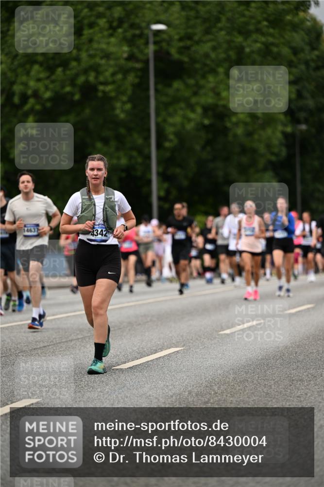 29.06.2025 - hella hamburg halbmarathon Dr. Thomas Lammeyer http://msf.ph/oto/8430004 29.06.2025 10:51:47 Kennedybrücke 1073, 1555, 1593, 1618, 2211, 2320, 2491, 2500, 2556, 2981, 3277, 3823, 4342, 5700, 5895, 7240, 7827, 8105, 8158, 9092, 9743, 9758, 10511, 11276, 11378 meine-sportfotos.de