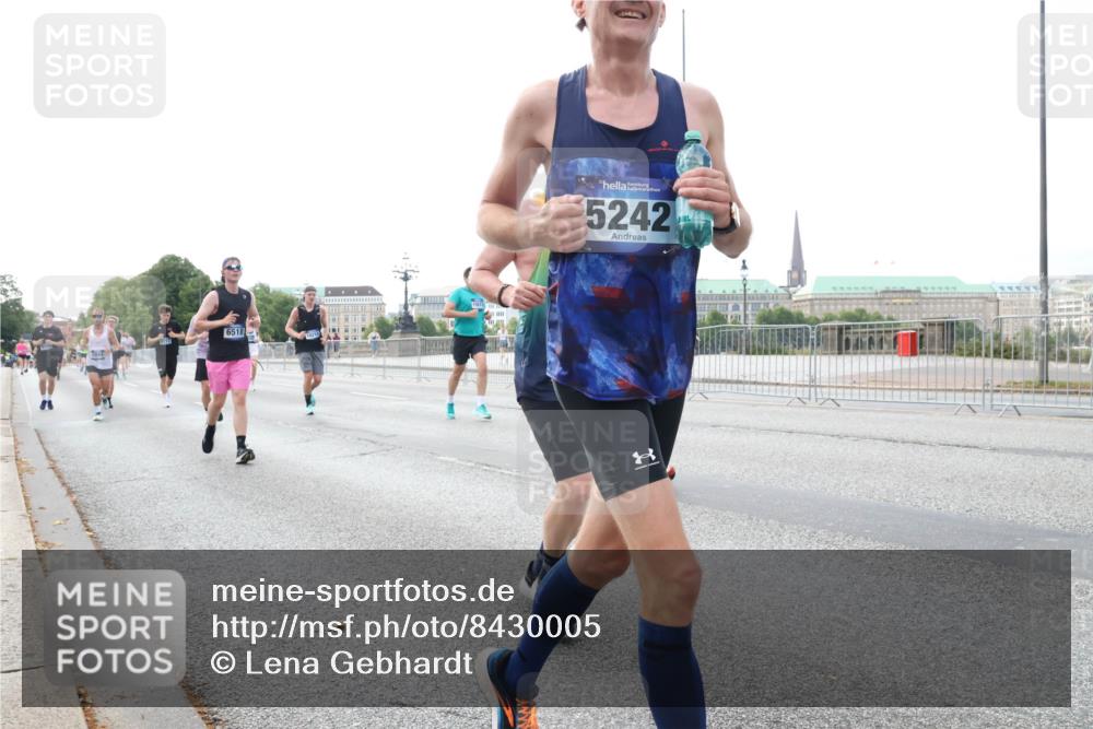 29.06.2025 - hella hamburg halbmarathon Lena Gebhardt http://msf.ph/oto/8430005 29.06.2025 10:07:26 Lombardsbrücke 6518, 5242, 8, 1173, 1893, 2032, 2136, 2190, 3922, 4262, 4502, 4550, 5242, 5899, 6196, 6517, 6518, 6707, 6713, 6715, 6833, 7019, 7503, 8744, 9338, 9967, 10212, 10283, 10700, 11758, 12378, 12550, 15051, 15673, 16241, 17062, 17895, 18218, 18316, 18721, 19134 meine-sportfotos.de