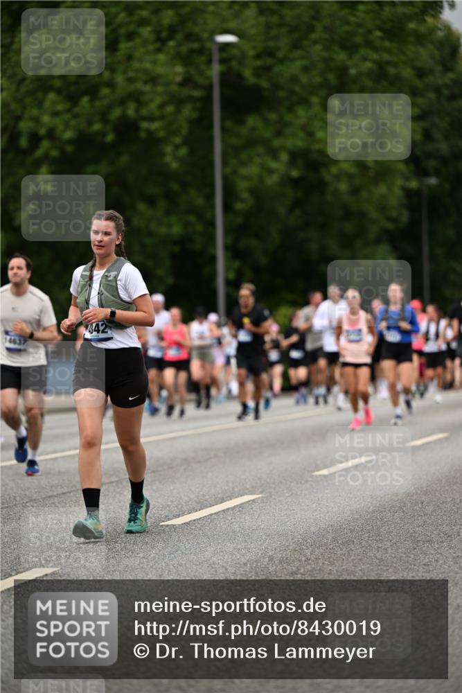29.06.2025 - hella hamburg halbmarathon Dr. Thomas Lammeyer http://msf.ph/oto/8430019 29.06.2025 10:51:47 Kennedybrücke 1073, 1555, 1593, 1618, 2211, 2320, 2491, 2500, 2556, 2981, 3277, 3823, 4342, 5700, 5895, 7240, 7827, 8105, 8158, 9092, 9743, 9758, 10511, 11276, 11378 meine-sportfotos.de