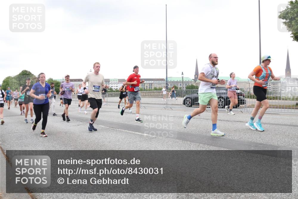 29.06.2025 - hella hamburg halbmarathon Lena Gebhardt http://msf.ph/oto/8430031 29.06.2025 10:54:08 Lombardsbrücke 580, 3249, 913, 12, 1017, 1263, 1687, 1744, 1753, 1762, 1779, 1789, 1822, 1949, 2079, 2372, 2600, 2761, 2854, 3055, 3079, 3187, 3188, 3249, 3364, 3465, 3467, 3557, 4323, 4685, 4720, 4801, 4838, 5157, 5309, 5430, 5514, 5804, 5817, 5856, 5898, 5964, 6039, 6192, 6273, 6468, 6583, 6987, 6988, 7039, 7498, 7614, 7670, 7874, 7946, 8801, 8803, 8867, 8924, 9130, 9138, 9203, 9503, 9531, 9572, 9771, 10207, 11354, 11390, 11785 meine-sportfotos.de