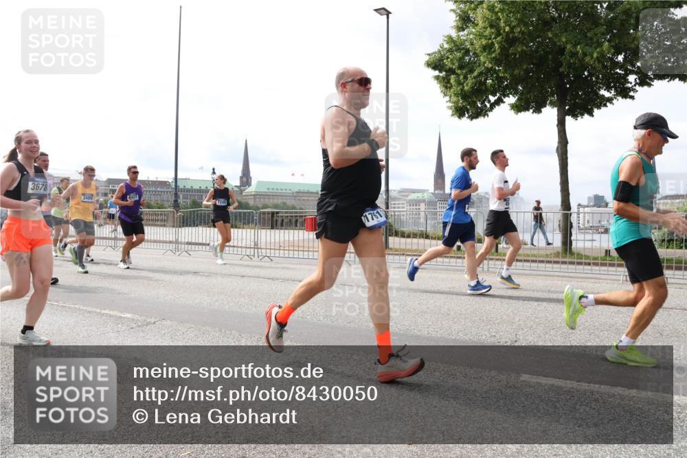 29.06.2025 - hella hamburg halbmarathon Lena Gebhardt http://msf.ph/oto/8430050 29.06.2025 10:19:48 Lombardsbrücke 3678, 2405, 8427, 7249, 1761, 1110, 1115, 1145, 1154, 1332, 1534, 1708, 2017, 2064, 2357, 2405, 2441, 2589, 2795, 2812, 2895, 2918, 2993, 2995, 3278, 3446, 3678, 4108, 4110, 4170, 4539, 4562, 4570, 4722, 4979, 5035, 5123, 5251, 5397, 5449, 5849, 5878, 6444, 6796, 6797, 6872, 6874, 6939, 7137, 7143, 7248, 7249, 7519, 7808, 7836, 7917, 8146, 8387, 8427, 8537, 8575, 8738, 9856, 10349, 10540, 10594, 10622, 10701, 11028, 11036 meine-sportfotos.de