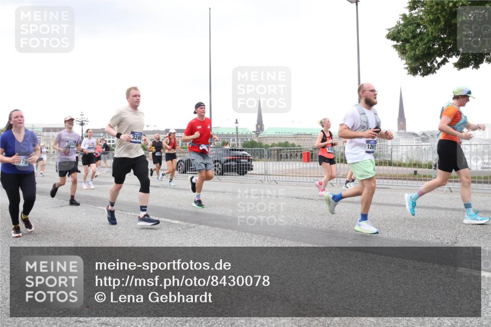 29.06.2025 - hella hamburg halbmarathon Lena Gebhardt http://msf.ph/oto/8430078 29.06.2025 10:54:09 Lombardsbrücke 3249, 12611, 1017, 1263, 1687, 1744, 1753, 1762, 1779, 1789, 1822, 1949, 2079, 2372, 2600, 2761, 2854, 3055, 3079, 3187, 3188, 3249, 3364, 3465, 3467, 3557, 3857, 4323, 4685, 4720, 4801, 4838, 5157, 5309, 5430, 5514, 5804, 5817, 5856, 5898, 5933, 5964, 6039, 6192, 6273, 6468, 6583, 6987, 6988, 7039, 7498, 7614, 7670, 7874, 7946, 8801, 8803, 8867, 8924, 9130, 9138, 9203, 9503, 9572, 9771, 10207, 11354, 11390, 11785 meine-sportfotos.de