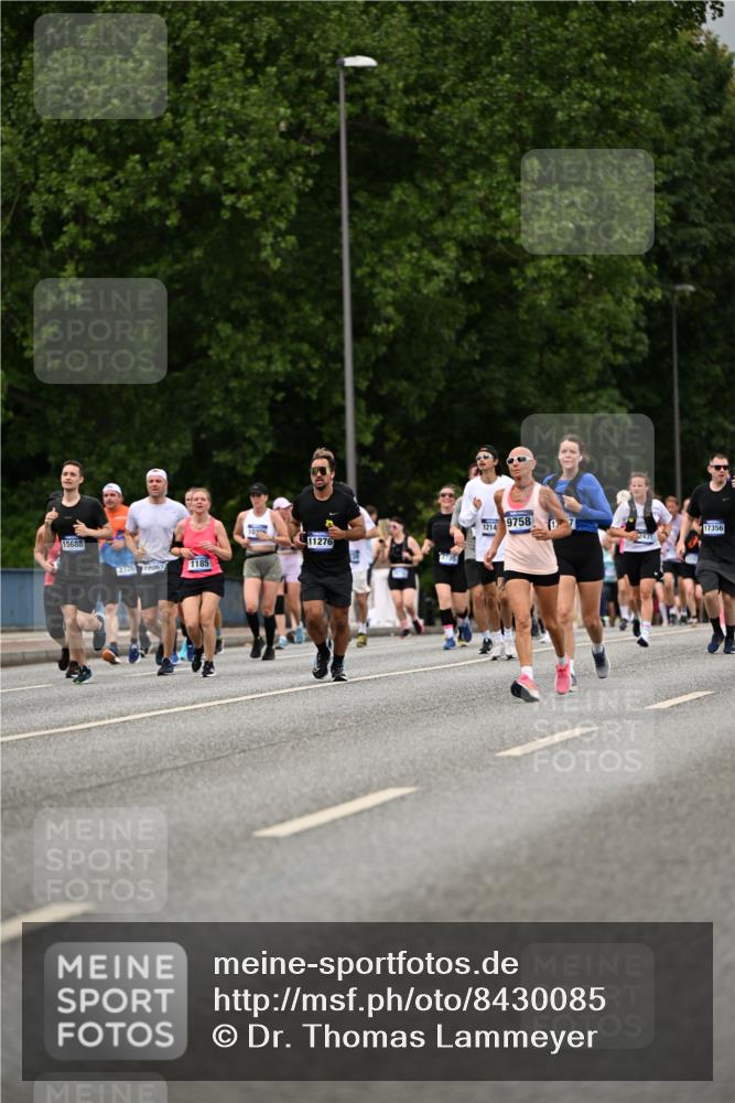 29.06.2025 - hella hamburg halbmarathon Dr. Thomas Lammeyer http://msf.ph/oto/8430085 29.06.2025 10:51:48 Kennedybrücke 1073, 1555, 1593, 1618, 2211, 2320, 2491, 2500, 2556, 2981, 3277, 3823, 4342, 5700, 5895, 7240, 7827, 8105, 8158, 9092, 9743, 9758, 10511, 11276, 11378 meine-sportfotos.de